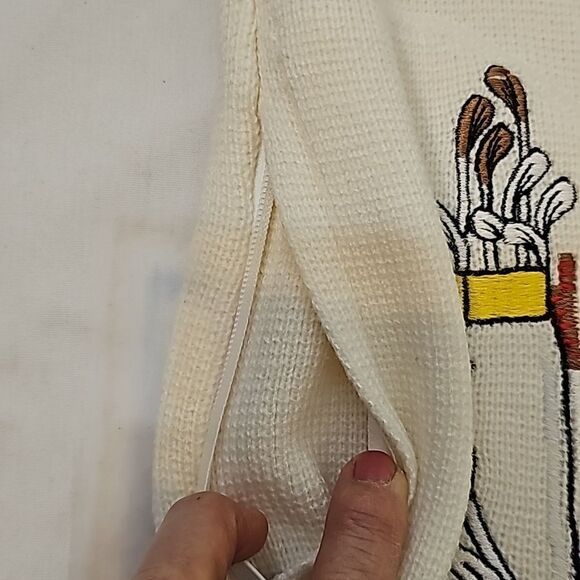LeRoy Knitwear | Vintage White Zip Up Sweater with Golf Club Embroidery - Picture 8 of 9